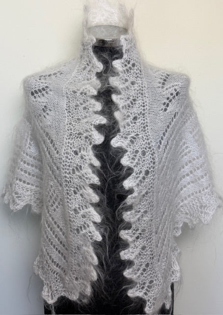 Uryupinsk downy neckerchief # KW-131, 100x140x100 cm