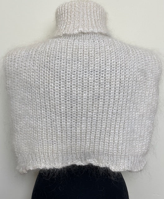 Манишка из козьего пуха 2