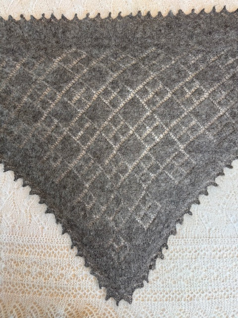 Orenburg downy neckerchief KEG-189, 100x160x100 cm.