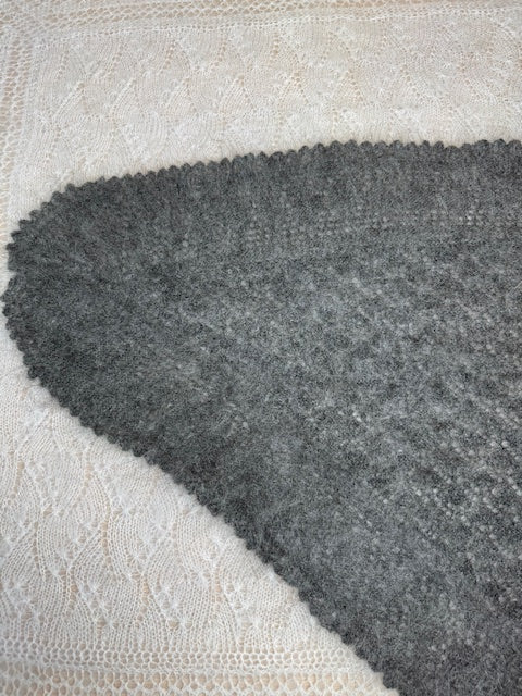 Orenburg downy neckerchief KEG-172, 100x160x100 cm.