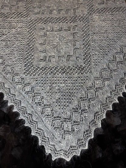 Orenburg shawl PWO-24, 150x150 cm