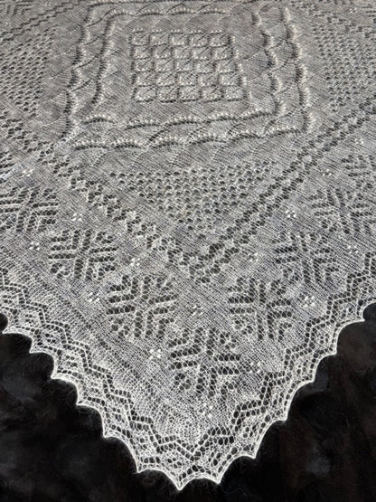 Orenburg shawl PWO-66, 120x120 cm