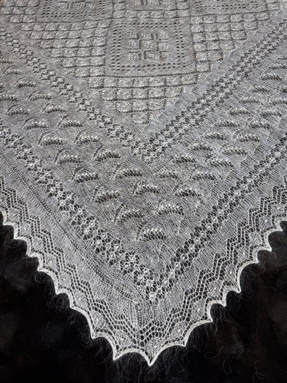 Orenburg shawl PWO-69, 140x140 cm