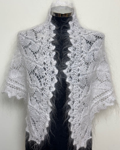 Uryupinsk dūnu lakats-trīsstūris # KW-110, 90x130x90 cm.