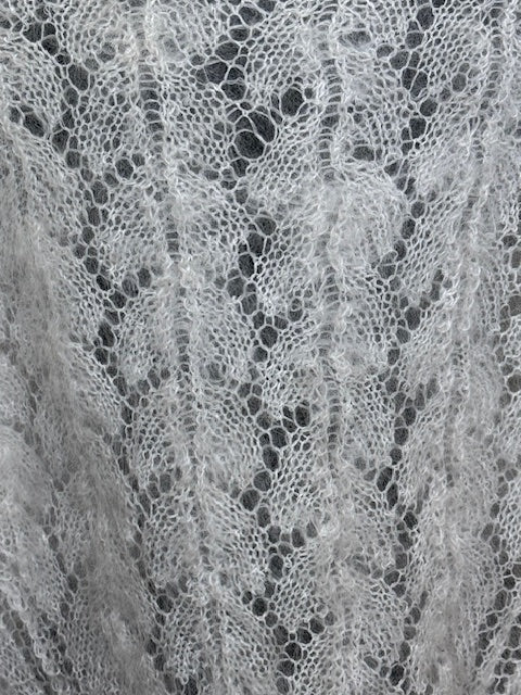 Uryupinsk dūnu lakats-trīsstūris # KW-110, 90x130x90 cm.