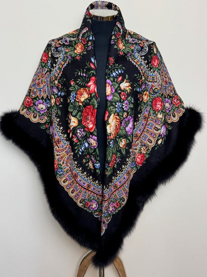  Pavloposada šalle ar polārlapsas kažokādu