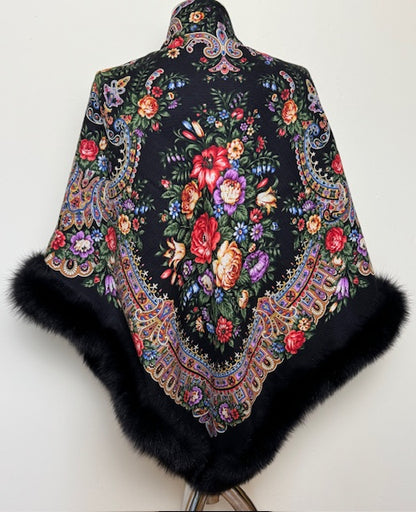  Pavloposada šalle ar polārlapsas kažokādu