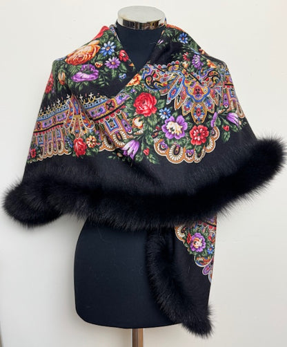  Pavloposada šalle ar polārlapsas kažokādu