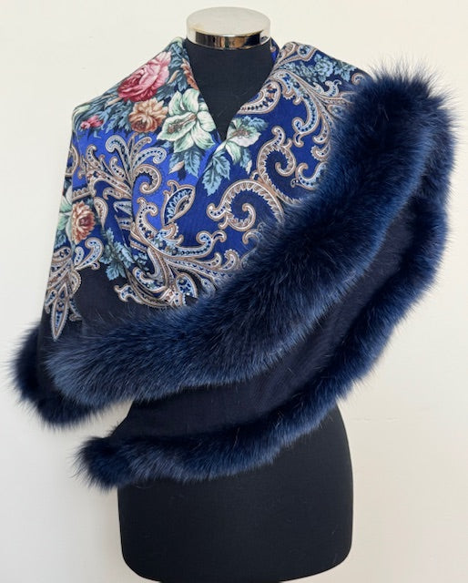  Pavloposada šalle ar polārlapsas kažokādu