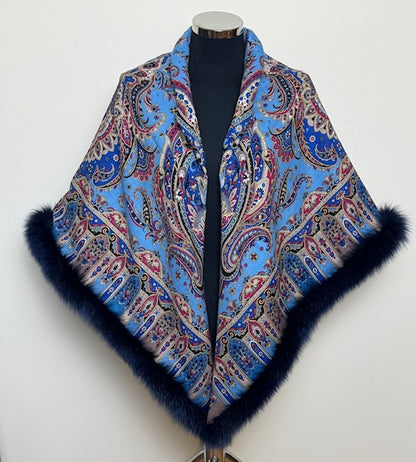  Pavloposada šalle ar polārlapsas kažokādu