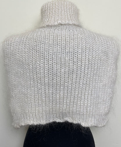 Манишка из козьего пуха 2