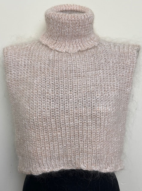 Манишка из козьего пуха 6