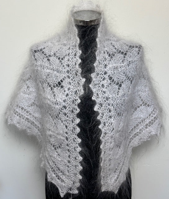 Uryupinsk dūnu lakats-trīsstūris # KW-146, 90x120x90 cm.