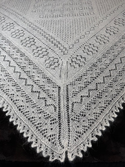 Orenburg shawl PWO-59, 140x140 cm
