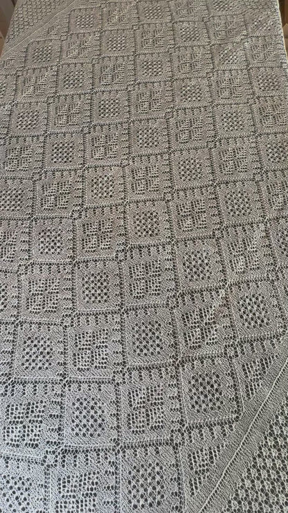 Orenburg shawl PWO-40, 160x160 cm